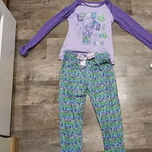 Shirt and pants kids sleepwear.